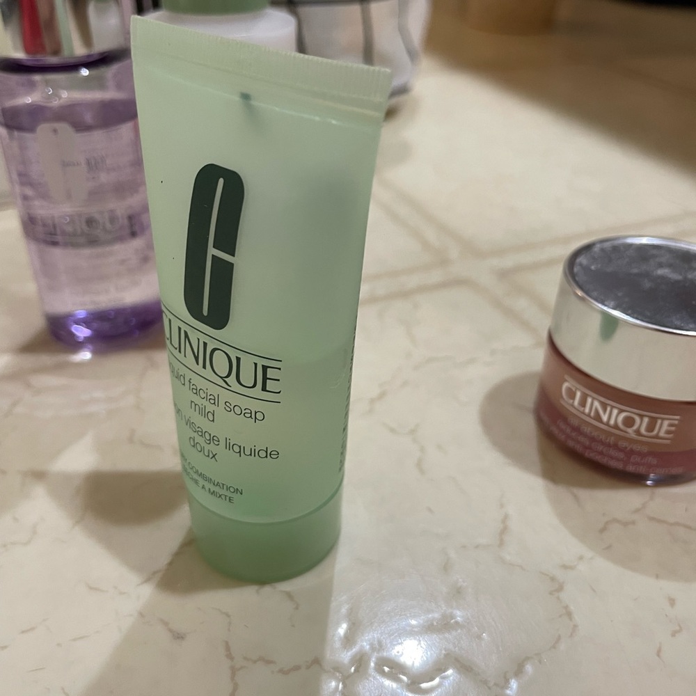 Clinique - Picture 9 of 13